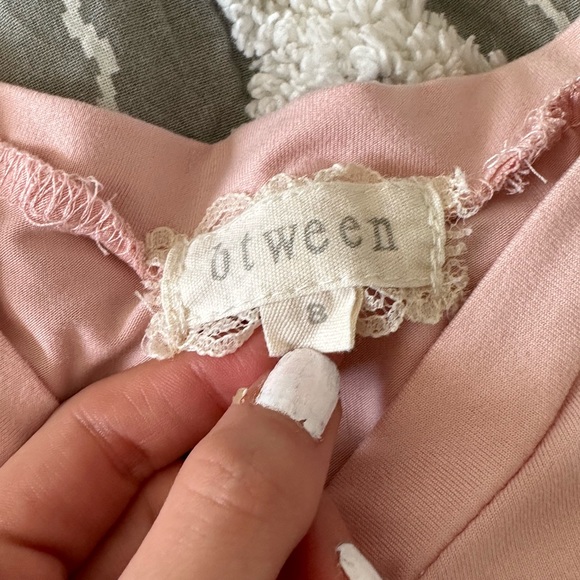 Between one of a kind t shirt size 8 - Picture 2 of 2